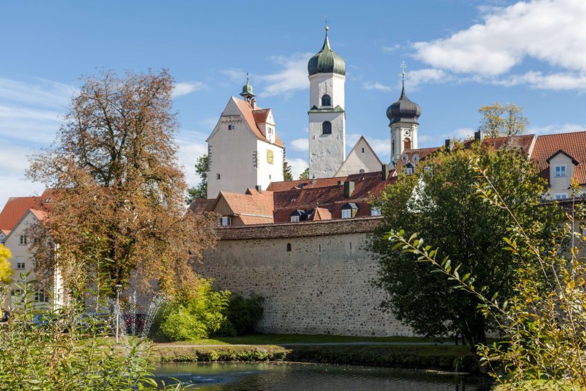 Der_3-Türme-Blick_auf_Isny _Wassertor__Nikolaikirche_und_St._Georg_und_Jakobus